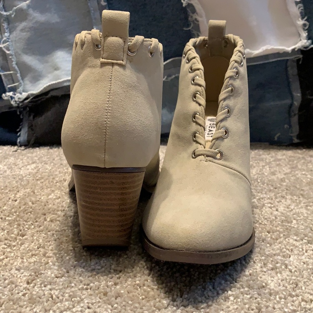 Cute never worn booties